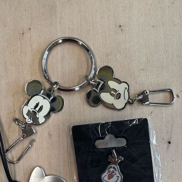 NIB Disney Assortment dancing Olaf park pin.Double key chain ornament - Picture 7 of 7
